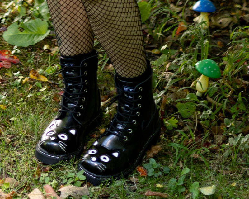 T2343 Black Leather Kitty Boot