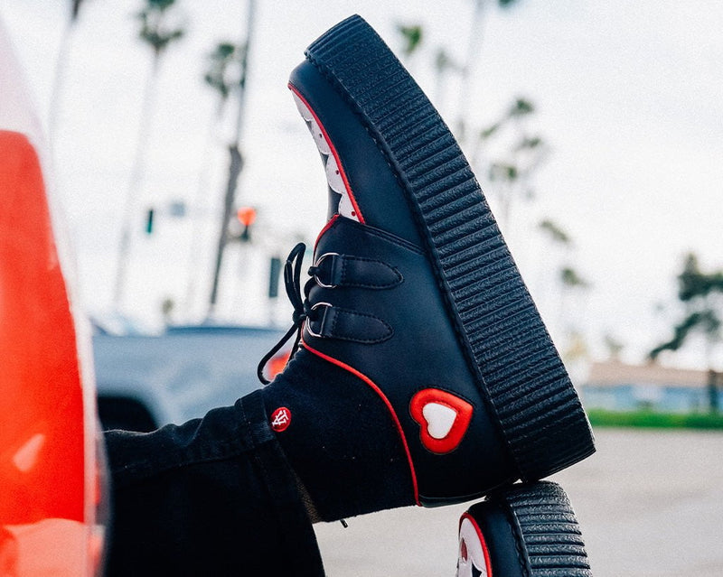 V3257 Black & Red Scallop Heart Viva Mondo Creeper