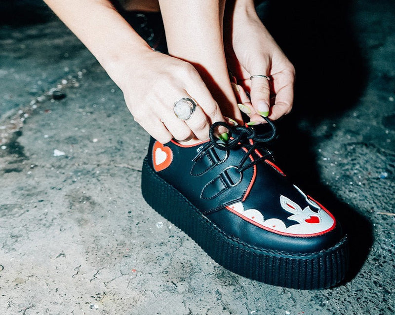 V3257 Black & Red Scallop Heart Viva Mondo Creeper