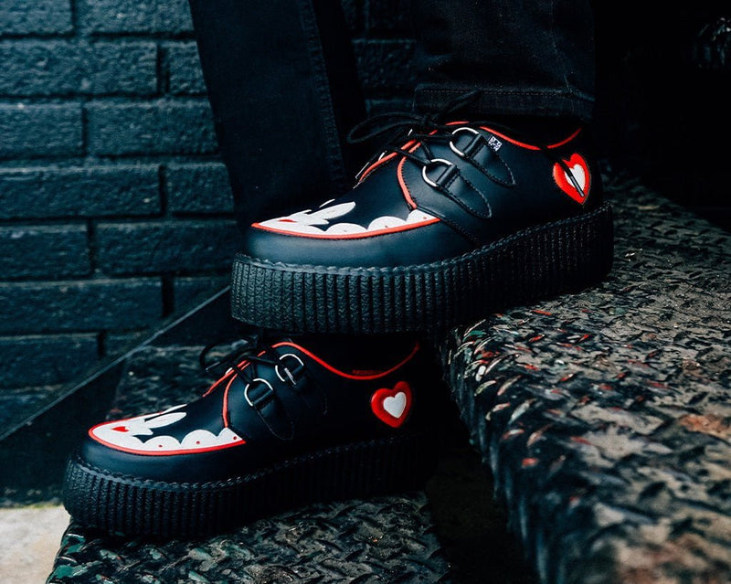 V3257 Black & Red Scallop Heart Viva Mondo Creeper
