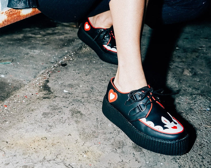V3257 Black & Red Scallop Heart Viva Mondo Creeper