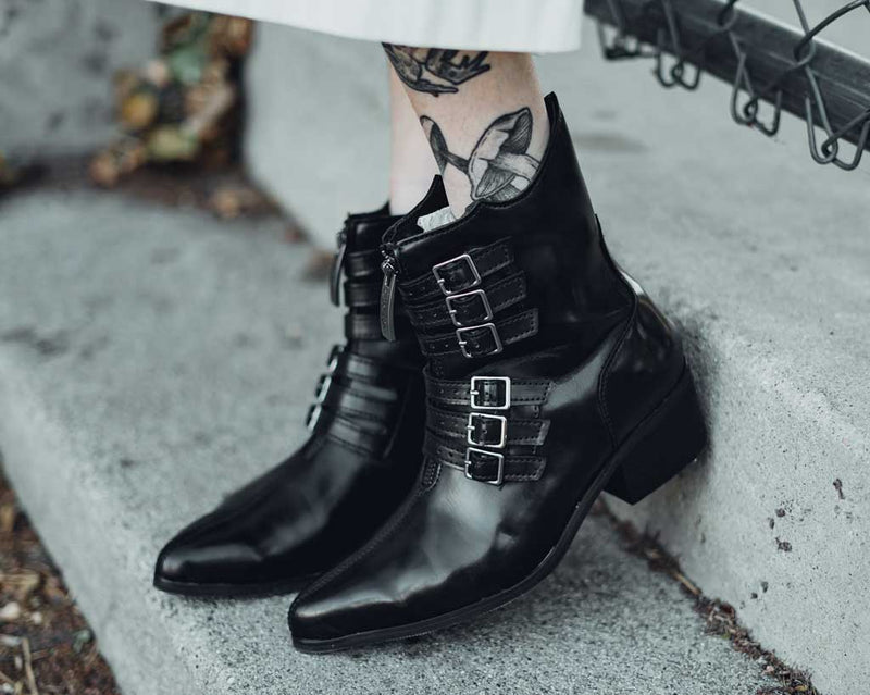 T2301L Black Victorian Anarchic 6-Buckle Pointed Boot