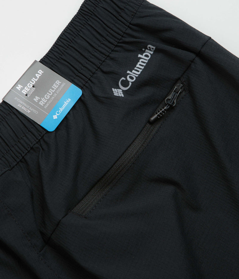 Columbia Tech Wind Pants in Black