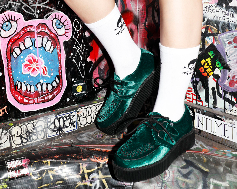 V8535 Emerald Green Velvet Viva Mondo Creeper