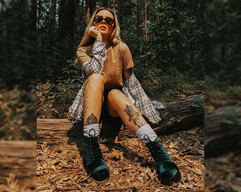 V9759L Green Velvet 7-Eye Viva Mondo Boot