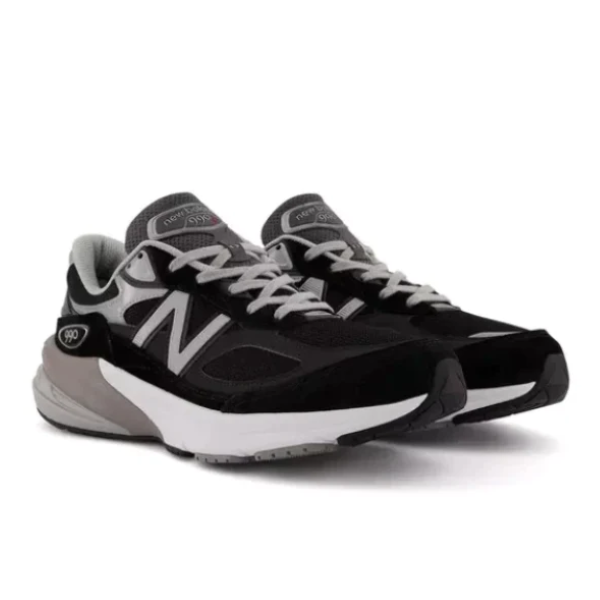 The New Balance Womens 990 V6 Black running shoes feature a modern sporty design with white laces, grey accents, and the classic N logo. They provide comfort that’s ideal for those with plantar fasciitis pain.