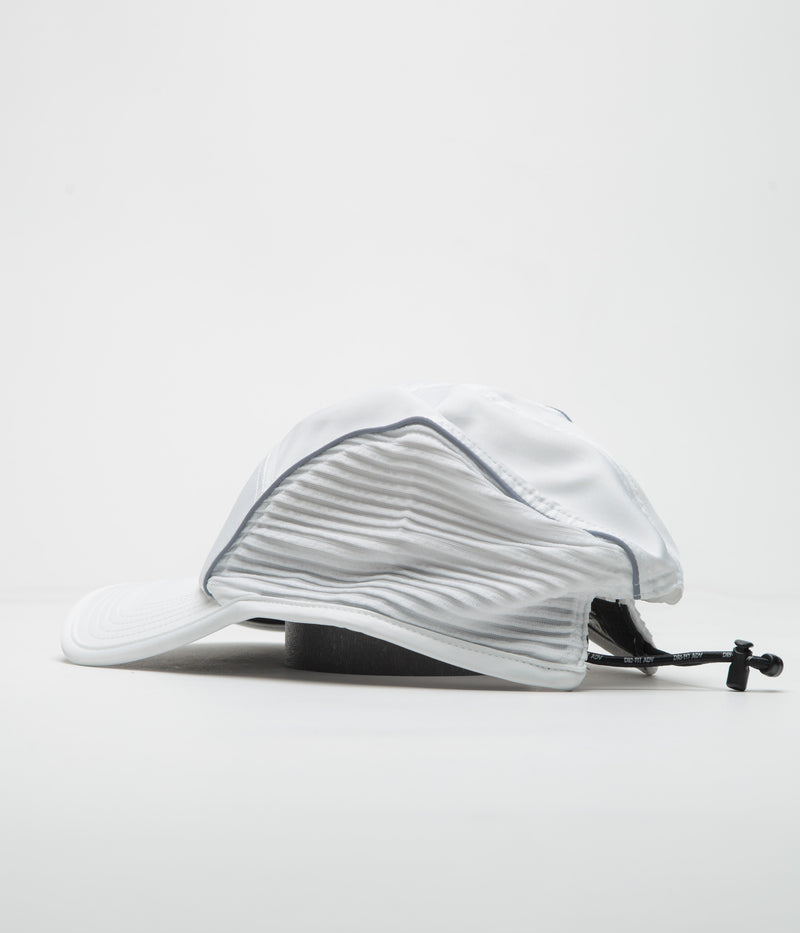 Nike AeroBill Cap in White and Anthracite / Black
