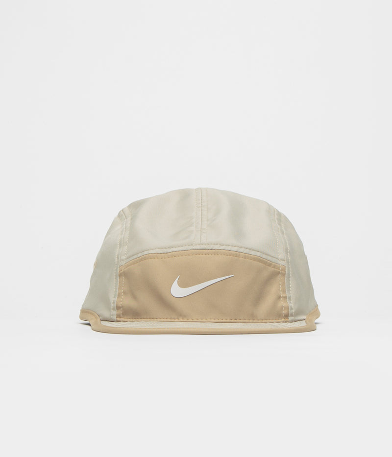 Nike Fly Cap in Desert Khaki and Parachute Beige / Phantom