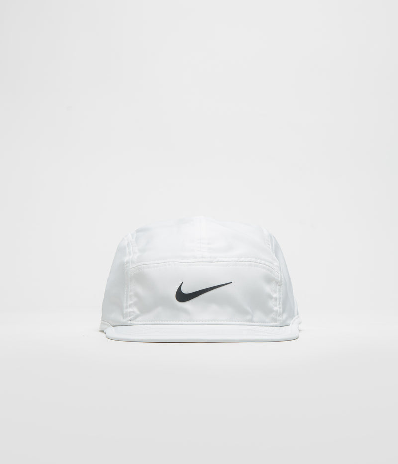 Nike Fly Cap in White and Anthracite / Black