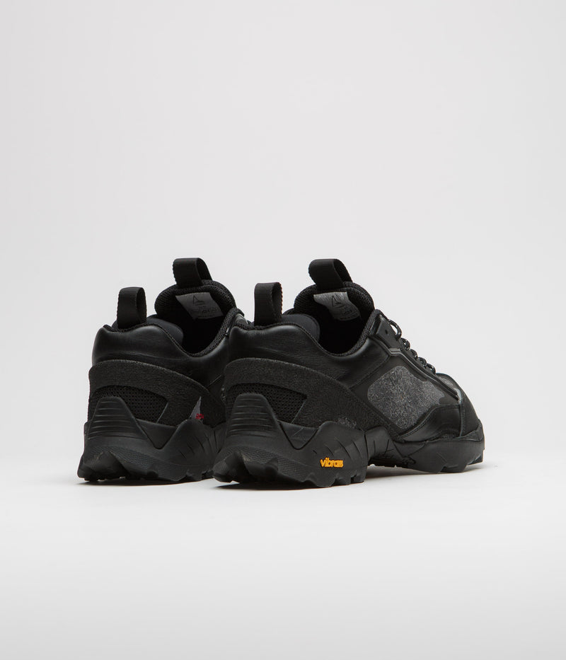 ROA Lhakpa Shoes in Black