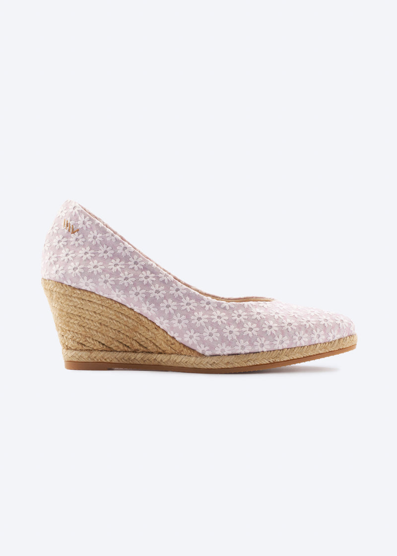 Side view of a pale pink floral wedge espadrille pump with a pointed toe and natural braided jute wedge, handcrafted in Spain
