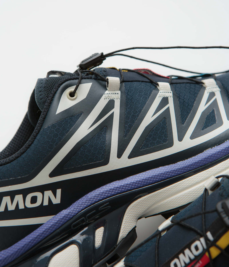 Salomon XT-6 GTX Shoes in Carbon and Vanilla Ice / Liberty