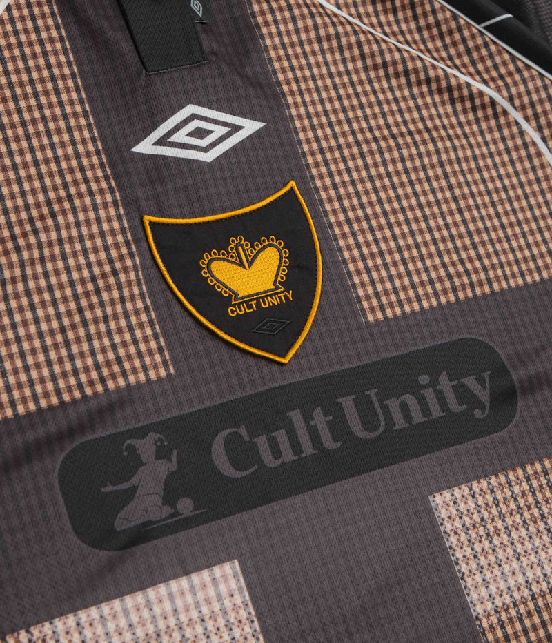 Umbro Cult Unity Check Polo Shirt in Beige and Black